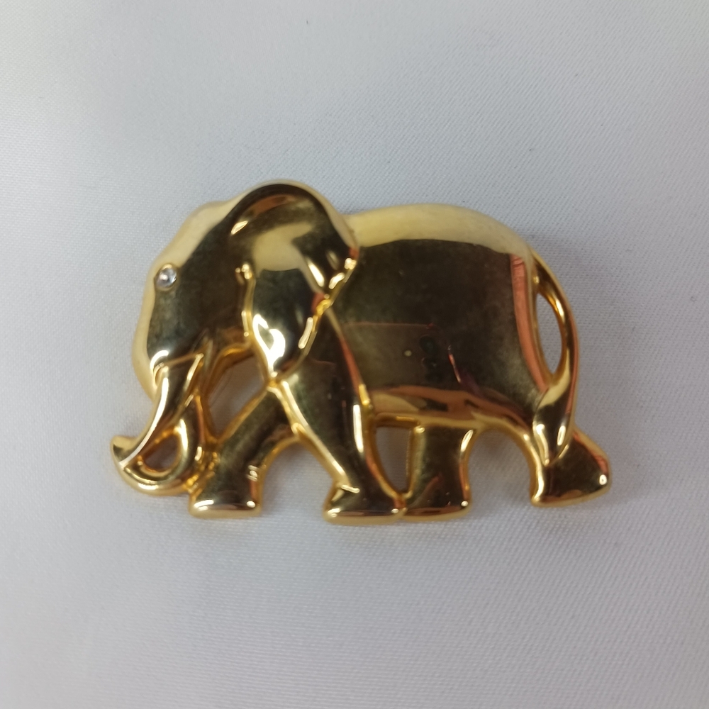 Vintage Gold Elephant with Rhinestone Eye Brooch.